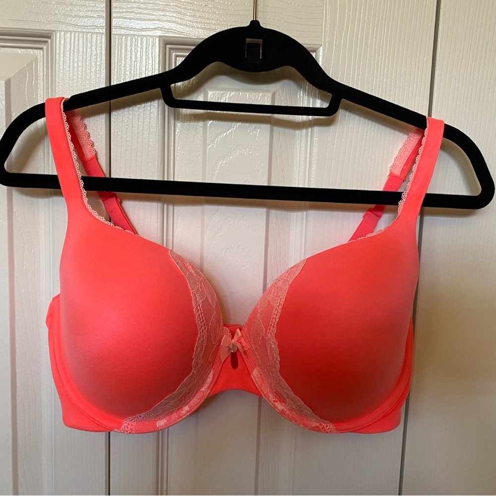 Victoria’s Secret Body by Victoria bra. Size 36DD